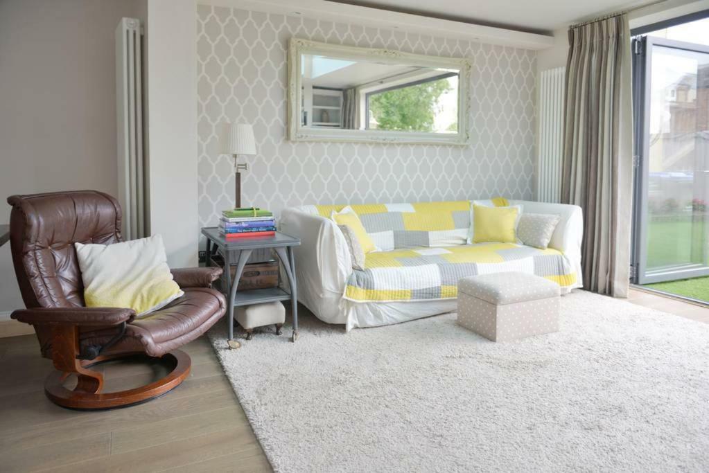 Готель Summer House Thames Ditton Екстер'єр фото